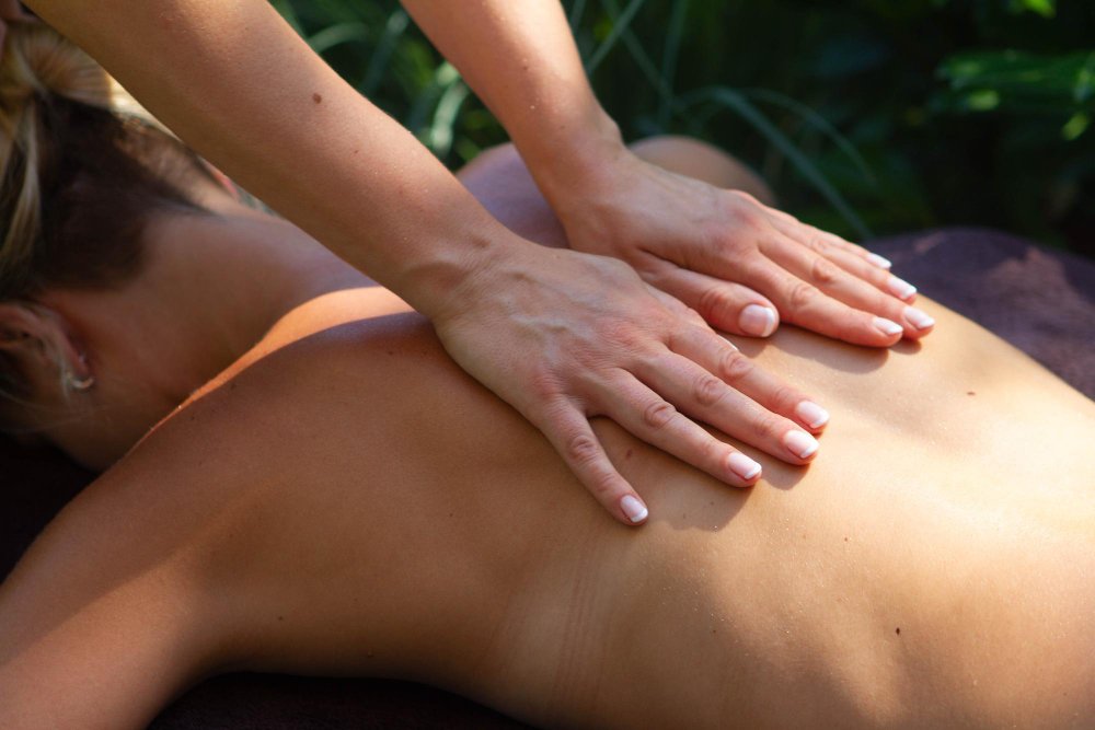 Foto de Masajes relajantes y terapéuticos